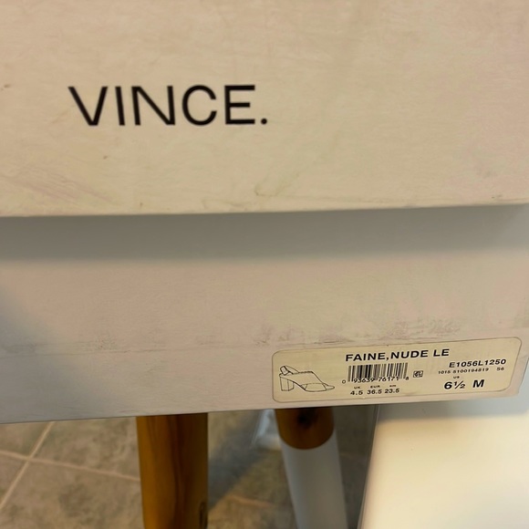 VINCE FAINE BLOCK HEEL 6.5 - Picture 4 of 7